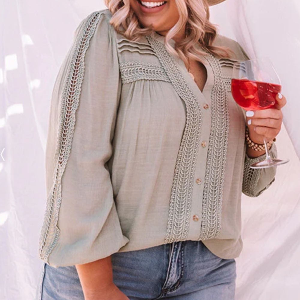 Green button down top - Picture 2 of 6